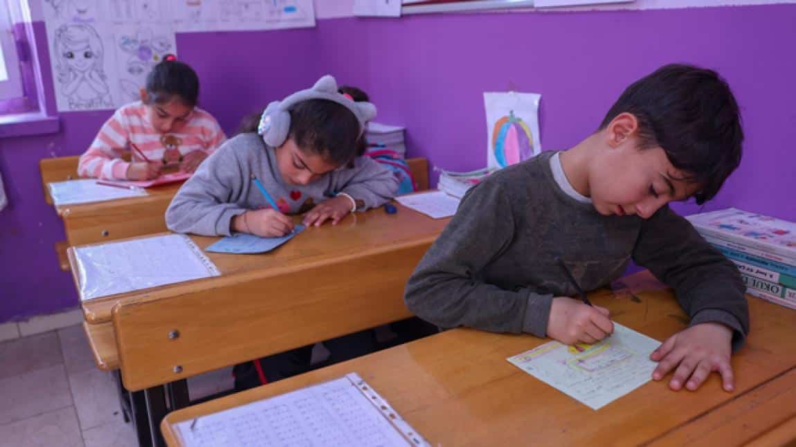 Depremin yıl dönümü vesilesiyle Eskişehir'den öğrencilerimize mektup ile moral desteği